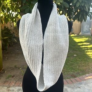 New GUESS Women’s 🧣 Scarf